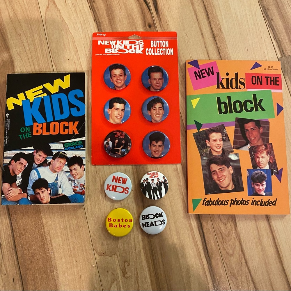 New Kids on the Block Vintage 1989 book & Button Collection Set